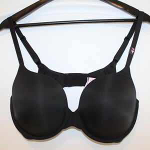 Victoria’s Secret T-shirt bra (38D) (NWOT)
